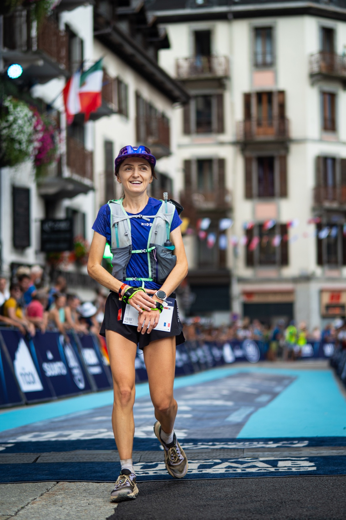 Marine à l’arrivée d’une course de trail